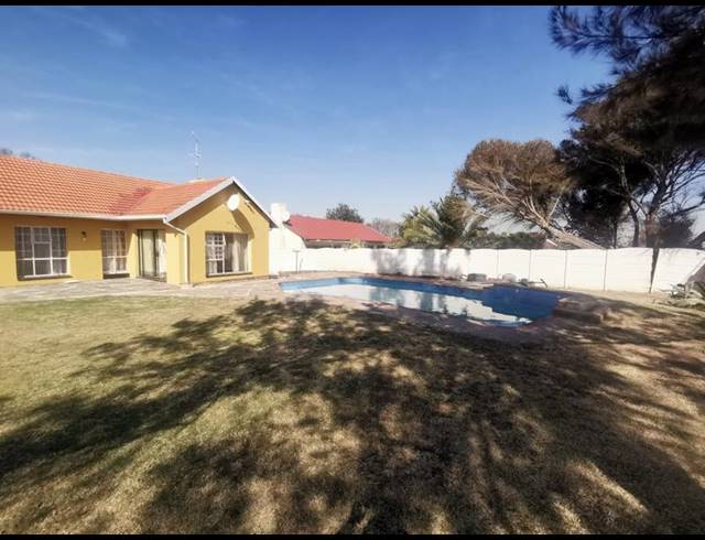 3 BEDROOM HOUSE FOR SALE IN BIRCHLEIGH NORTH